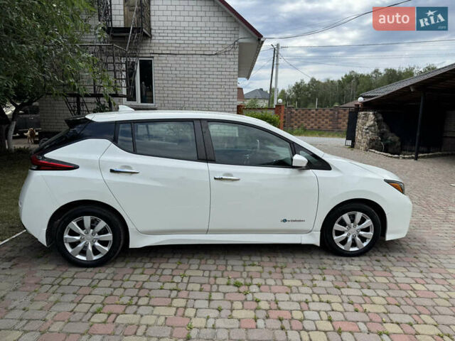 Белый Ниссан Лиф, объемом двигателя 0 л и пробегом 96 тыс. км за 14000 $, фото 5 на Automoto.ua