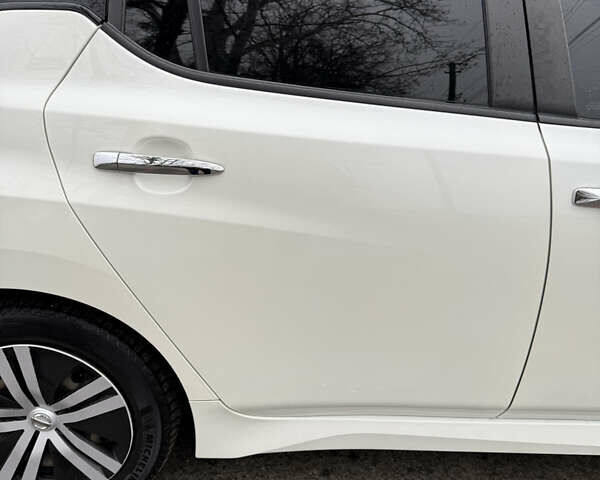 Белый Ниссан Лиф, объемом двигателя 0 л и пробегом 58 тыс. км за 13500 $, фото 10 на Automoto.ua