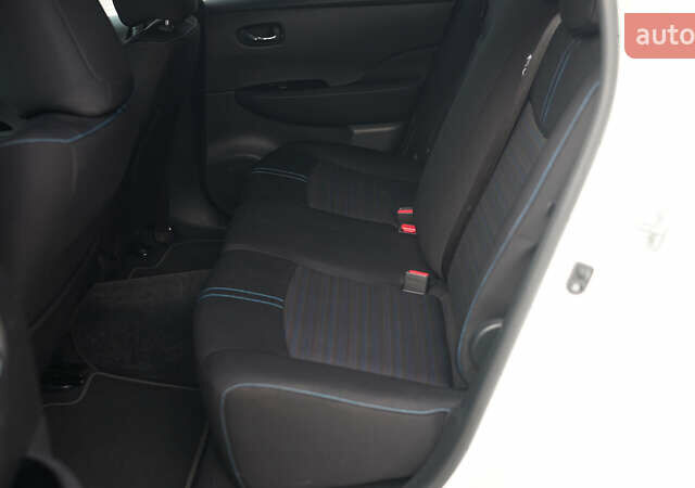 Белый Ниссан Лиф, объемом двигателя 0 л и пробегом 106 тыс. км за 16500 $, фото 27 на Automoto.ua