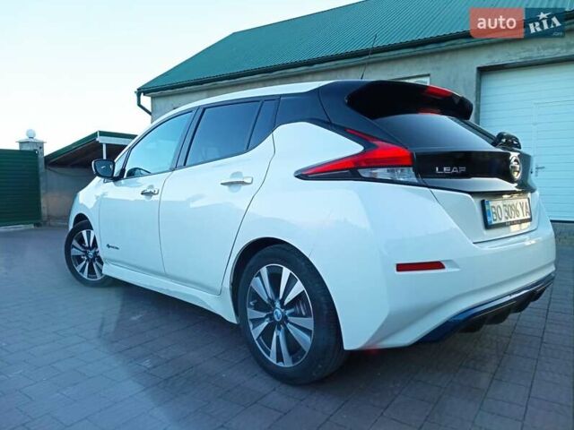 Белый Ниссан Лиф, объемом двигателя 0 л и пробегом 230 тыс. км за 11900 $, фото 4 на Automoto.ua