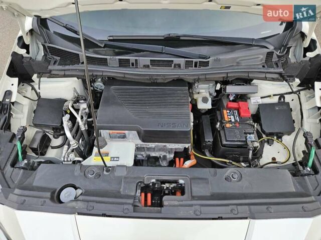 Белый Ниссан Лиф, объемом двигателя 0 л и пробегом 51 тыс. км за 14150 $, фото 29 на Automoto.ua