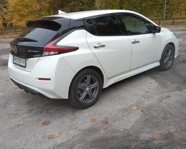 Білий Ніссан Ліф, об'ємом двигуна 0 л та пробігом 47 тис. км за 13700 $, фото 3 на Automoto.ua