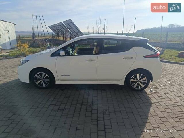 Білий Ніссан Ліф, об'ємом двигуна 0 л та пробігом 50 тис. км за 13500 $, фото 5 на Automoto.ua
