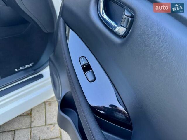 Белый Ниссан Лиф, объемом двигателя 0 л и пробегом 12 тыс. км за 13950 $, фото 79 на Automoto.ua