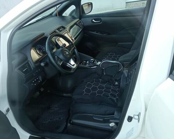 Белый Ниссан Лиф, объемом двигателя 0 л и пробегом 230 тыс. км за 11900 $, фото 7 на Automoto.ua