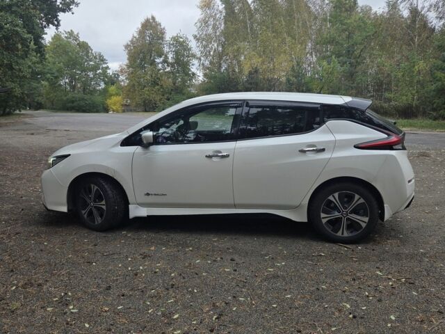 Белый Ниссан Лиф, объемом двигателя 0 л и пробегом 265 тыс. км за 14000 $, фото 5 на Automoto.ua