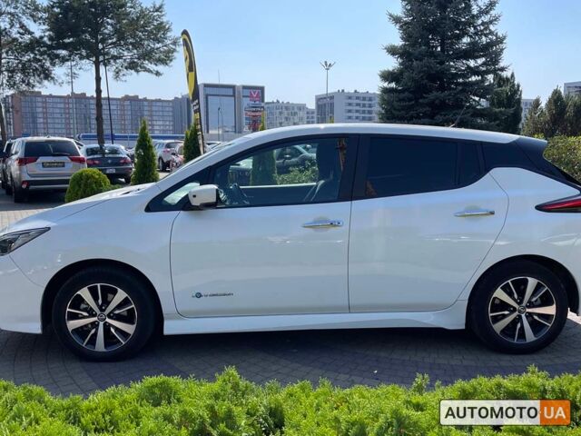 Белый Ниссан Лиф, объемом двигателя 40 л и пробегом 58 тыс. км за 12600 $, фото 3 на Automoto.ua