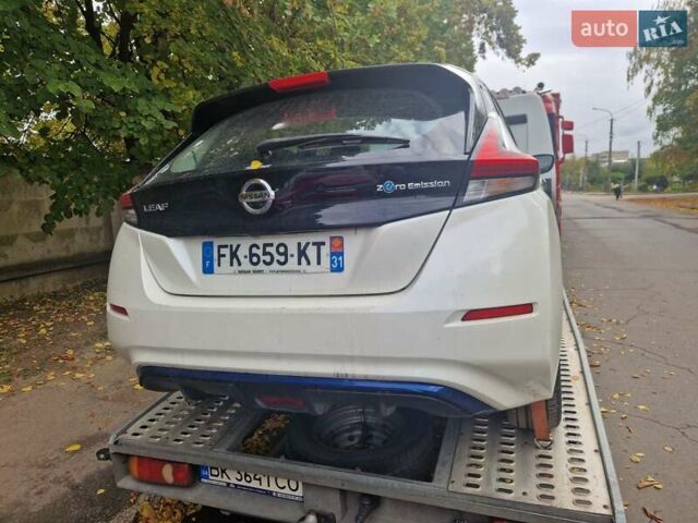 Белый Ниссан Лиф, объемом двигателя 0 л и пробегом 108 тыс. км за 10300 $, фото 17 на Automoto.ua