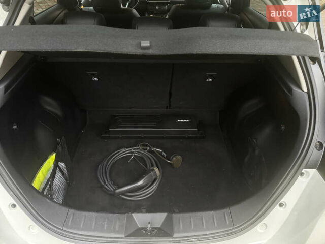 Белый Ниссан Лиф, объемом двигателя 0 л и пробегом 119 тыс. км за 14700 $, фото 24 на Automoto.ua