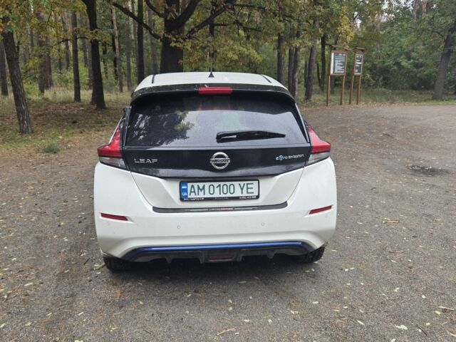 Белый Ниссан Лиф, объемом двигателя 0 л и пробегом 265 тыс. км за 14000 $, фото 3 на Automoto.ua