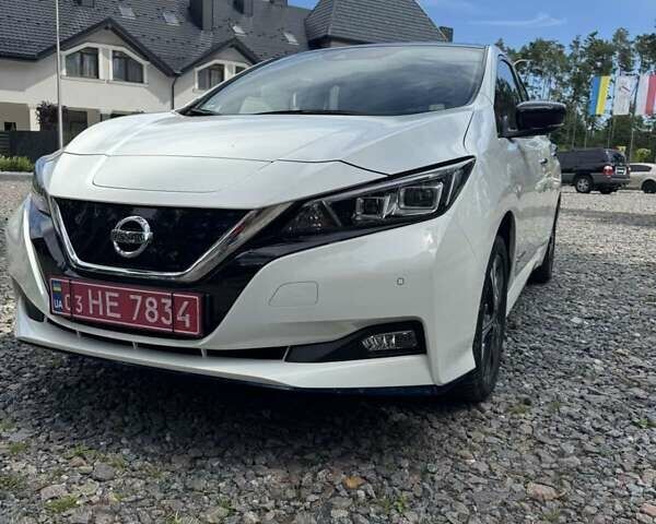 Белый Ниссан Лиф, объемом двигателя 0 л и пробегом 113 тыс. км за 14800 $, фото 7 на Automoto.ua