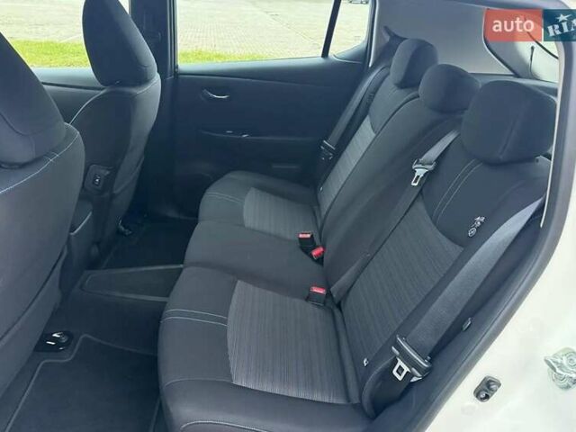 Білий Ніссан Ліф, об'ємом двигуна 0 л та пробігом 90 тис. км за 11700 $, фото 11 на Automoto.ua