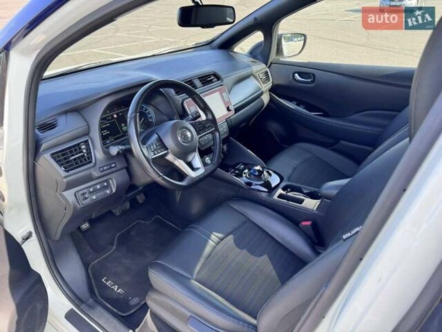 Білий Ніссан Ліф, об'ємом двигуна 0 л та пробігом 88 тис. км за 13800 $, фото 7 на Automoto.ua