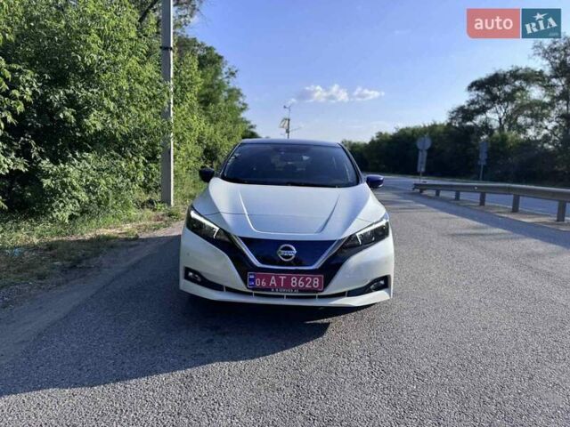 Білий Ніссан Ліф, об'ємом двигуна 0 л та пробігом 88 тис. км за 13800 $, фото 2 на Automoto.ua