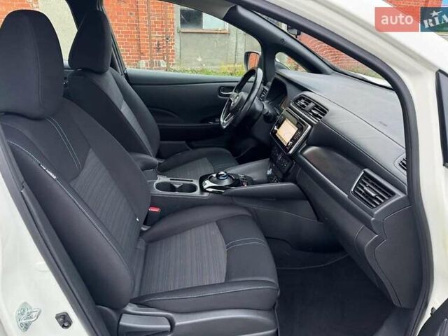 Білий Ніссан Ліф, об'ємом двигуна 0 л та пробігом 90 тис. км за 11700 $, фото 7 на Automoto.ua