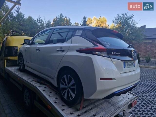 Белый Ниссан Лиф, объемом двигателя 0 л и пробегом 108 тыс. км за 10300 $, фото 15 на Automoto.ua