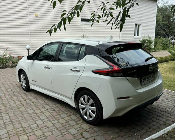 Белый Ниссан Лиф, объемом двигателя 0 л и пробегом 96 тыс. км за 14000 $, фото 2 на Automoto.ua