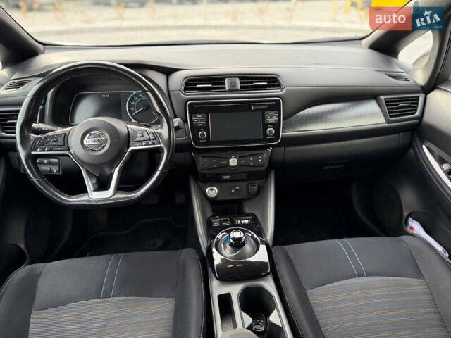 Белый Ниссан Лиф, объемом двигателя 0 л и пробегом 133 тыс. км за 11300 $, фото 6 на Automoto.ua