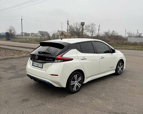 Белый Ниссан Лиф, объемом двигателя 0 л и пробегом 58 тыс. км за 13500 $, фото 3 на Automoto.ua