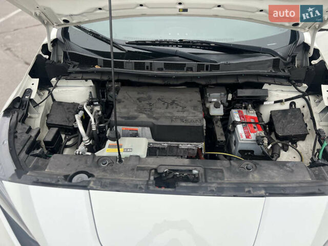 Білий Ніссан Ліф, об'ємом двигуна 0 л та пробігом 147 тис. км за 11700 $, фото 11 на Automoto.ua