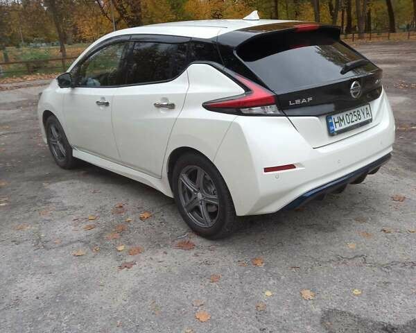 Білий Ніссан Ліф, об'ємом двигуна 0 л та пробігом 47 тис. км за 13700 $, фото 5 на Automoto.ua