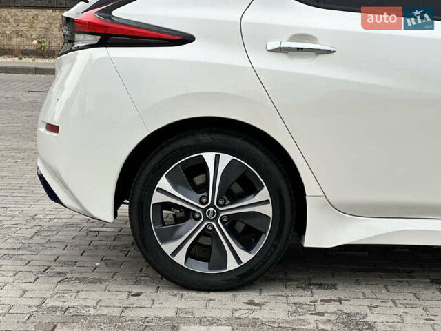 Белый Ниссан Лиф, объемом двигателя 0 л и пробегом 35 тыс. км за 12700 $, фото 28 на Automoto.ua