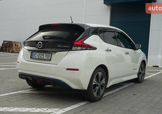 Белый Ниссан Лиф, объемом двигателя 0 л и пробегом 106 тыс. км за 16500 $, фото 7 на Automoto.ua