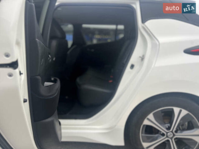 Білий Ніссан Ліф, об'ємом двигуна 0 л та пробігом 147 тис. км за 11700 $, фото 10 на Automoto.ua