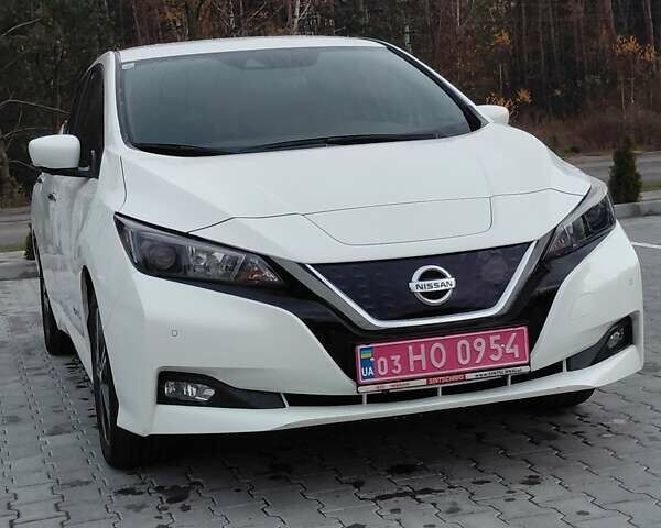 Белый Ниссан Лиф, объемом двигателя 0 л и пробегом 200 тыс. км за 10800 $, фото 2 на Automoto.ua