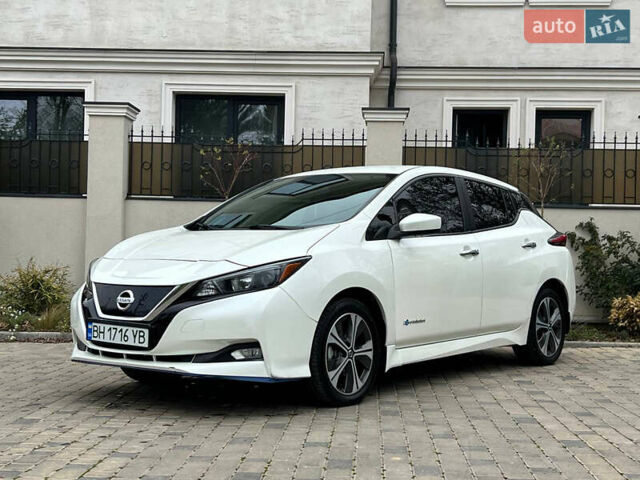 Белый Ниссан Лиф, объемом двигателя 0 л и пробегом 29 тыс. км за 17900 $, фото 7 на Automoto.ua