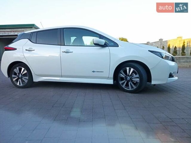 Белый Ниссан Лиф, объемом двигателя 0 л и пробегом 230 тыс. км за 11900 $, фото 1 на Automoto.ua