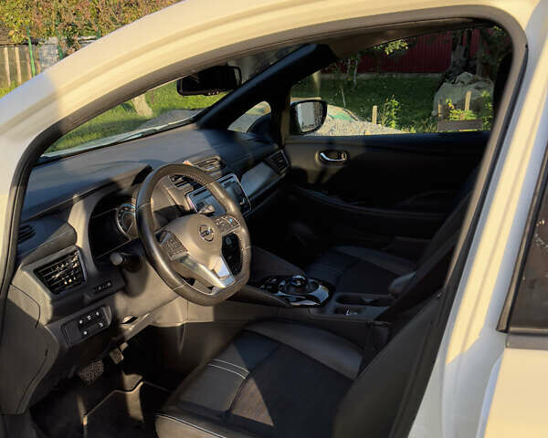 Белый Ниссан Лиф, объемом двигателя 0 л и пробегом 168 тыс. км за 12900 $, фото 11 на Automoto.ua