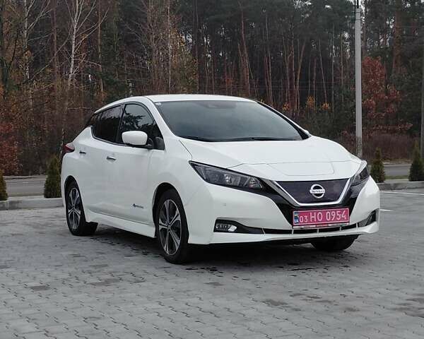 Белый Ниссан Лиф, объемом двигателя 0 л и пробегом 200 тыс. км за 10800 $, фото 1 на Automoto.ua