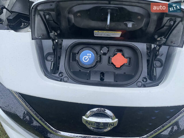 Белый Ниссан Лиф, объемом двигателя 0 л и пробегом 135 тыс. км за 12700 $, фото 6 на Automoto.ua