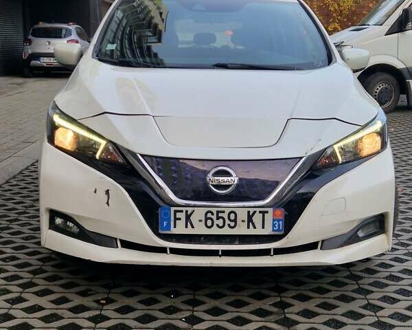 Белый Ниссан Лиф, объемом двигателя 0 л и пробегом 108 тыс. км за 10300 $, фото 1 на Automoto.ua