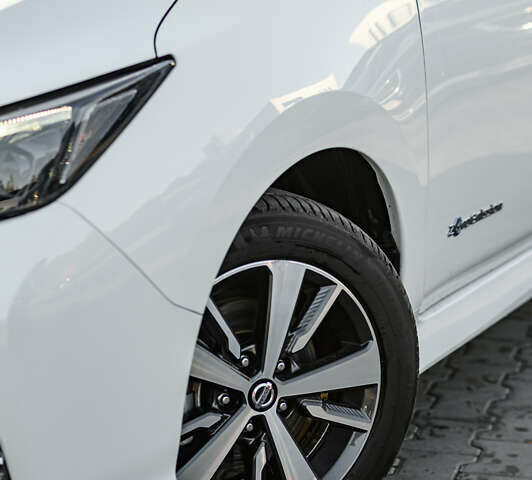 Белый Ниссан Лиф, объемом двигателя 0 л и пробегом 49 тыс. км за 13750 $, фото 7 на Automoto.ua