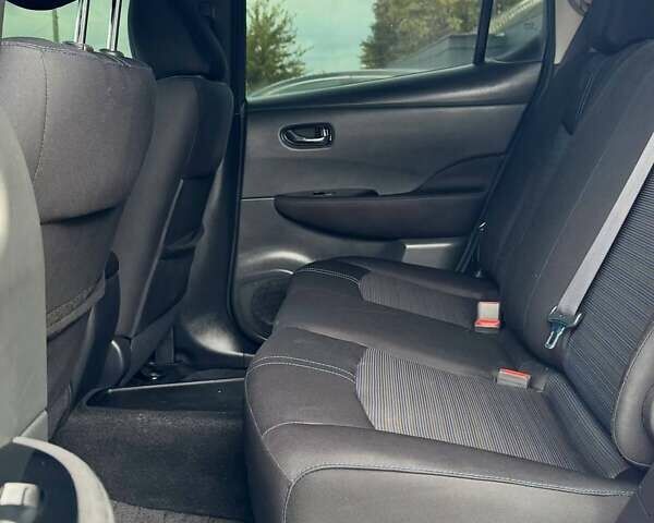 Белый Ниссан Лиф, объемом двигателя 0 л и пробегом 75 тыс. км за 15700 $, фото 11 на Automoto.ua