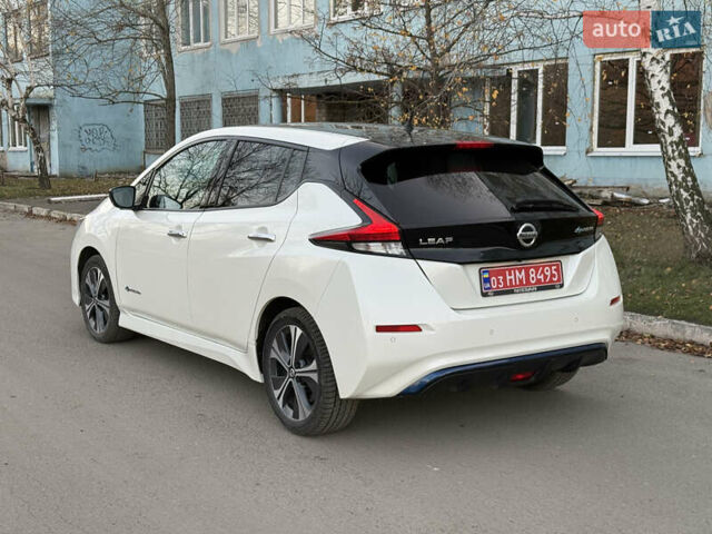 Белый Ниссан Лиф, объемом двигателя 0 л и пробегом 97 тыс. км за 12999 $, фото 3 на Automoto.ua