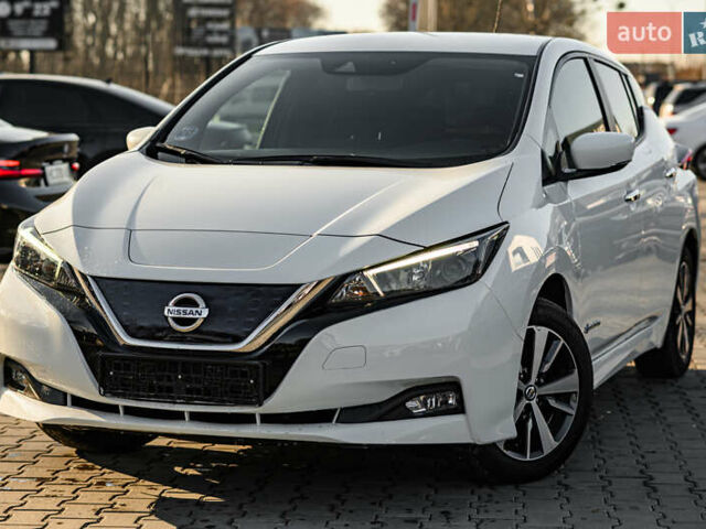 Белый Ниссан Лиф, объемом двигателя 0 л и пробегом 49 тыс. км за 13750 $, фото 1 на Automoto.ua