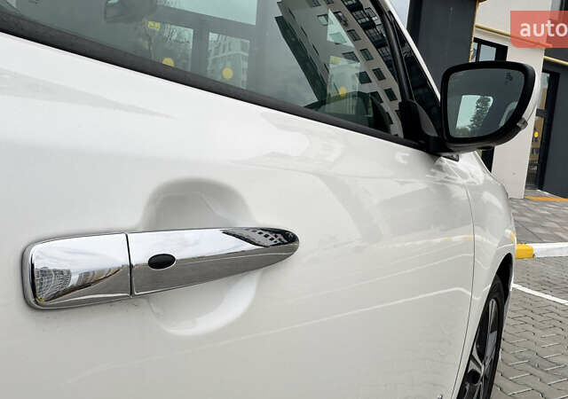 Белый Ниссан Лиф, объемом двигателя 0 л и пробегом 80 тыс. км за 13500 $, фото 7 на Automoto.ua