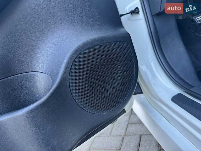 Белый Ниссан Лиф, объемом двигателя 0 л и пробегом 12 тыс. км за 13950 $, фото 53 на Automoto.ua