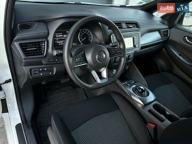 Белый Ниссан Лиф, объемом двигателя 0 л и пробегом 35 тыс. км за 12700 $, фото 36 на Automoto.ua