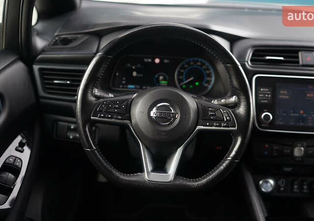 Белый Ниссан Лиф, объемом двигателя 0 л и пробегом 106 тыс. км за 16500 $, фото 31 на Automoto.ua