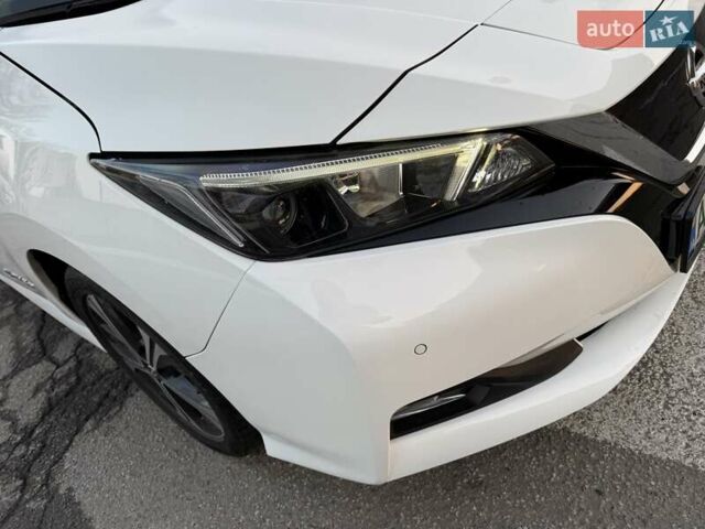 Белый Ниссан Лиф, объемом двигателя 0 л и пробегом 124 тыс. км за 11600 $, фото 6 на Automoto.ua