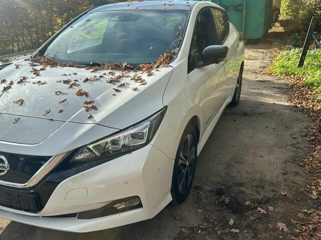 Белый Ниссан Лиф, объемом двигателя 0 л и пробегом 132 тыс. км за 12999 $, фото 6 на Automoto.ua