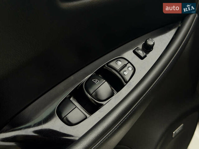 Белый Ниссан Лиф, объемом двигателя 0 л и пробегом 120 тыс. км за 12500 $, фото 38 на Automoto.ua