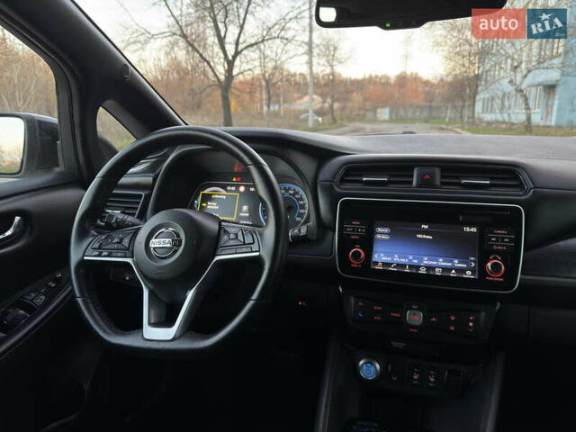 Белый Ниссан Лиф, объемом двигателя 0 л и пробегом 97 тыс. км за 12999 $, фото 11 на Automoto.ua