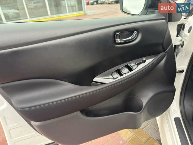 Белый Ниссан Лиф, объемом двигателя 0 л и пробегом 30 тыс. км за 15300 $, фото 14 на Automoto.ua