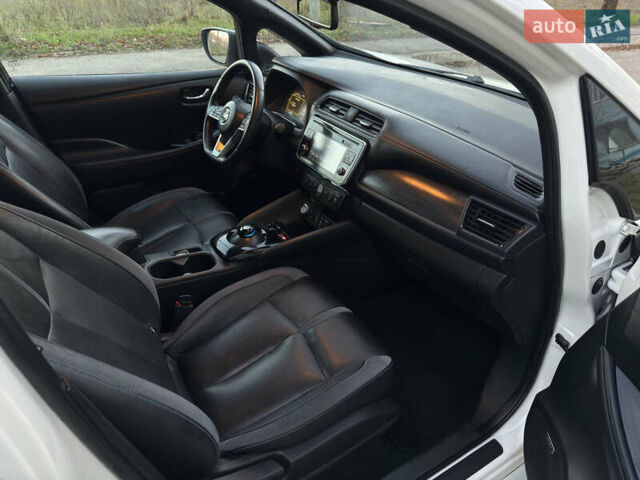 Белый Ниссан Лиф, объемом двигателя 0 л и пробегом 97 тыс. км за 12999 $, фото 12 на Automoto.ua