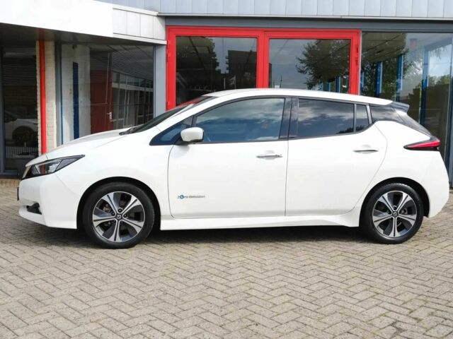 Белый Ниссан Лиф, объемом двигателя 0 л и пробегом 44 тыс. км за 3900 $, фото 2 на Automoto.ua